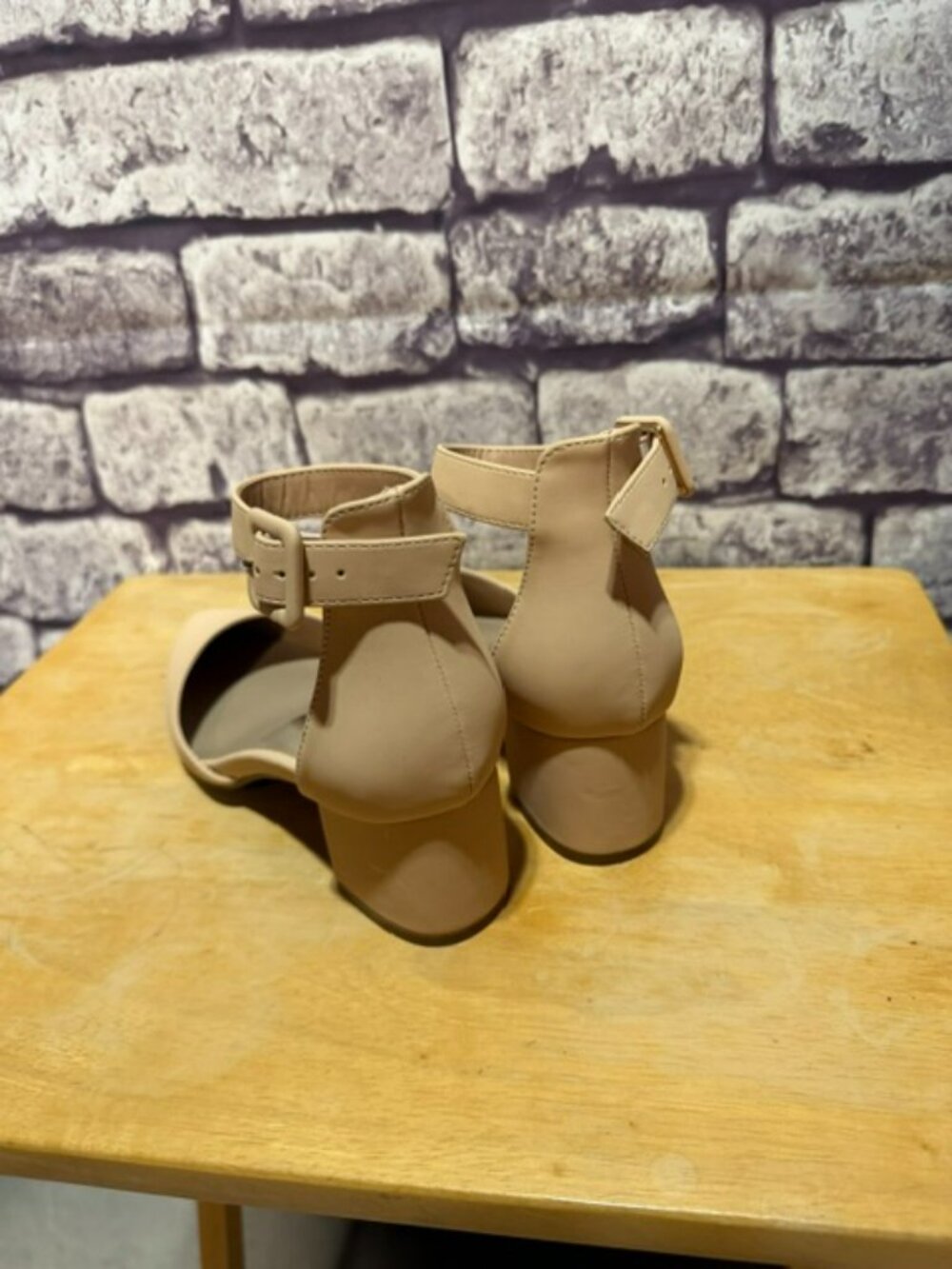 Dream Pairs Beige Heels Size 8.5 - Picture 5 of 6